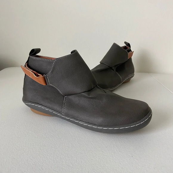 NEW‎ | Women’s ankle Velcro strap fashion boots — size 10.5 - Picture 1 of 8